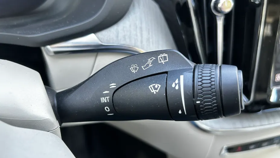 VOLVO XC60 XC60 T6 Plug-In Hybrid AWD Ultra Bright aut