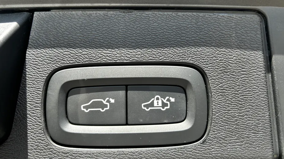 VOLVO XC60 XC60 T6 Plug-In Hybrid AWD Ultra Bright aut