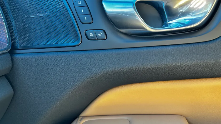 VOLVO XC60 XC60 T8 Plug-In Hybrid AWD Ultra Bright aut