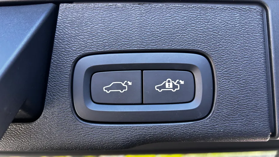 VOLVO XC60 XC60 T8 Plug-In Hybrid AWD Ultra Bright aut