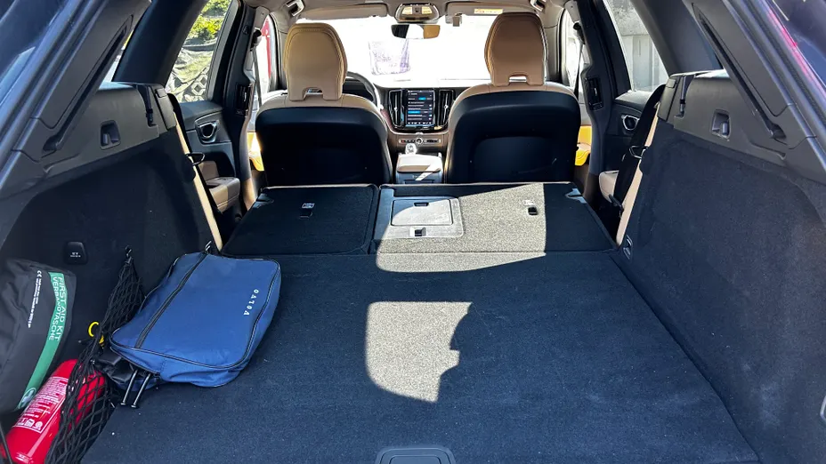VOLVO XC60 XC60 T8 Plug-In Hybrid AWD Ultra Bright aut