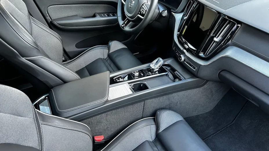 VOLVO XC60 XC60 B5 B AWD Ultra Dark aut
