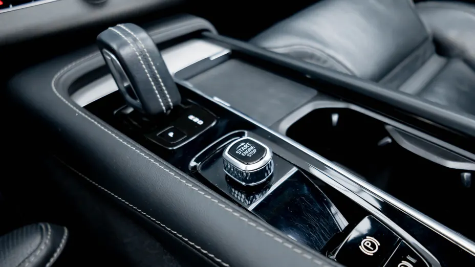 VOLVO XC90 XC90 T8 AWD Plug-In Hybrid R-Design 7os aut