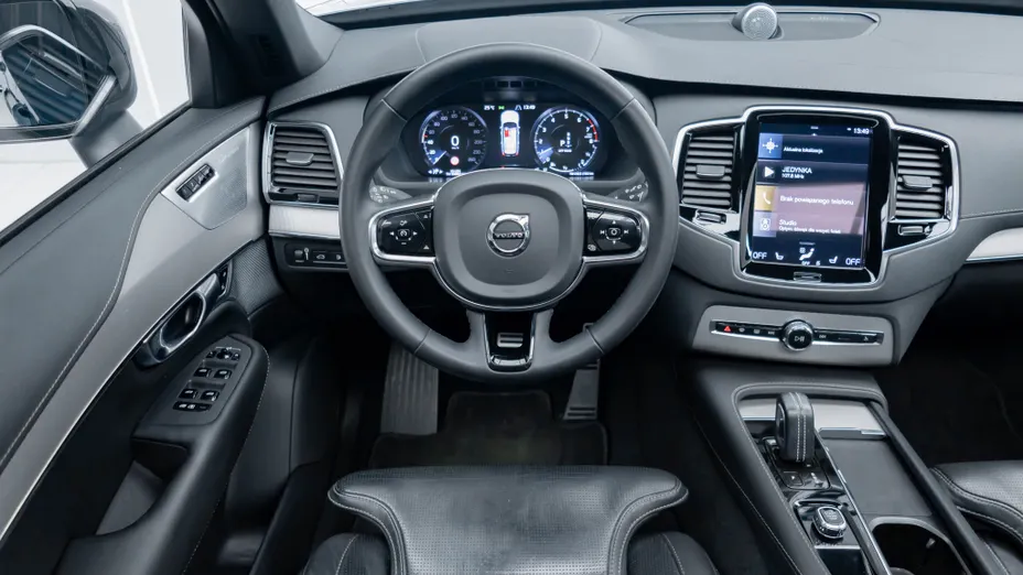 VOLVO XC90 XC90 T8 AWD Plug-In Hybrid R-Design 7os aut