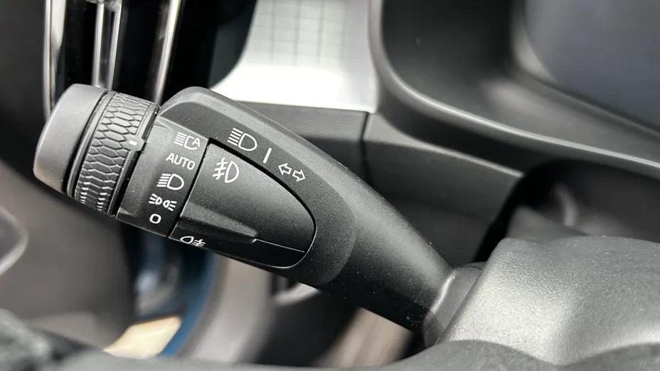 VOLVO XC40 XC40 B3 Plus Dark aut