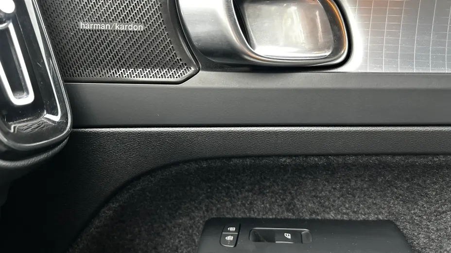 VOLVO XC40 XC40 B3 Plus Dark aut