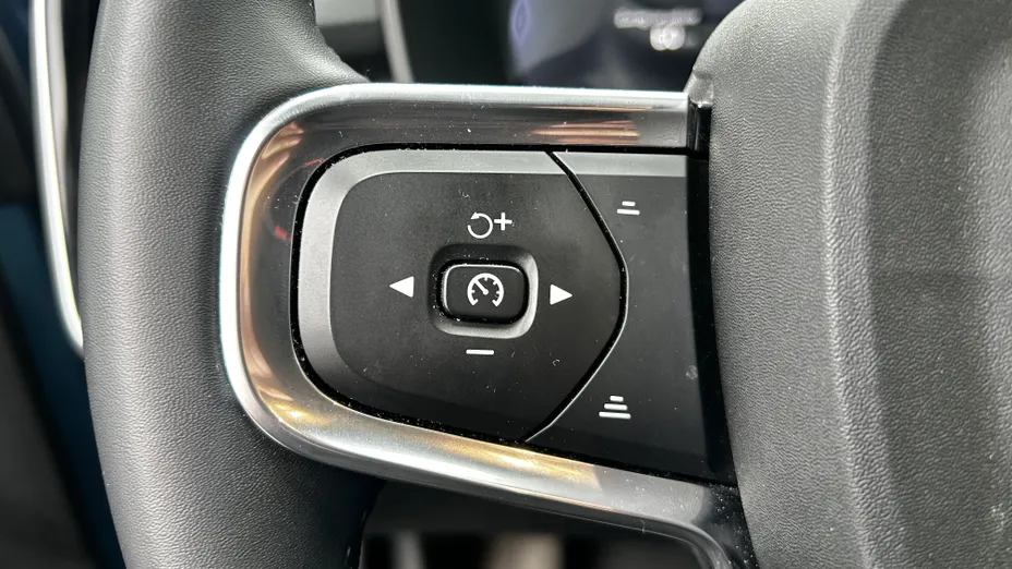 VOLVO XC40 XC40 B3 Plus Dark aut