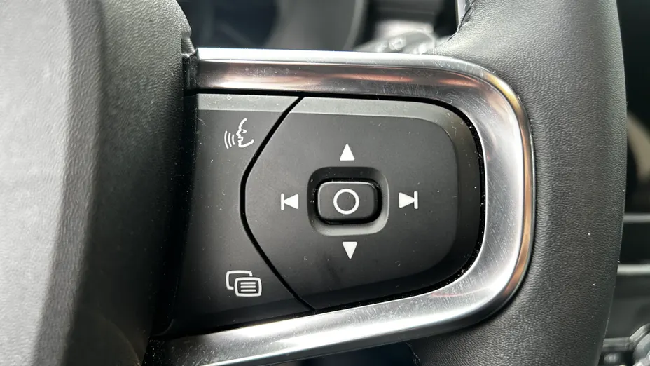 VOLVO XC40 XC40 B3 Plus Dark aut