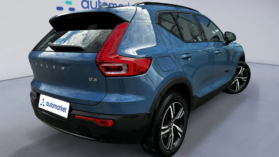 VOLVO XC40 XC40 B3 Plus Dark aut