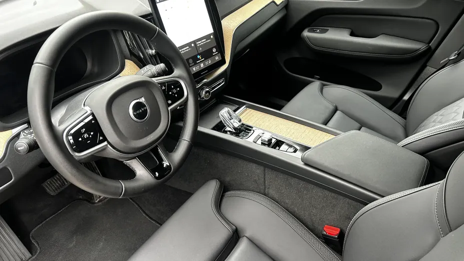 VOLVO XC60 XC60 B5 B AWD Plus Dark aut