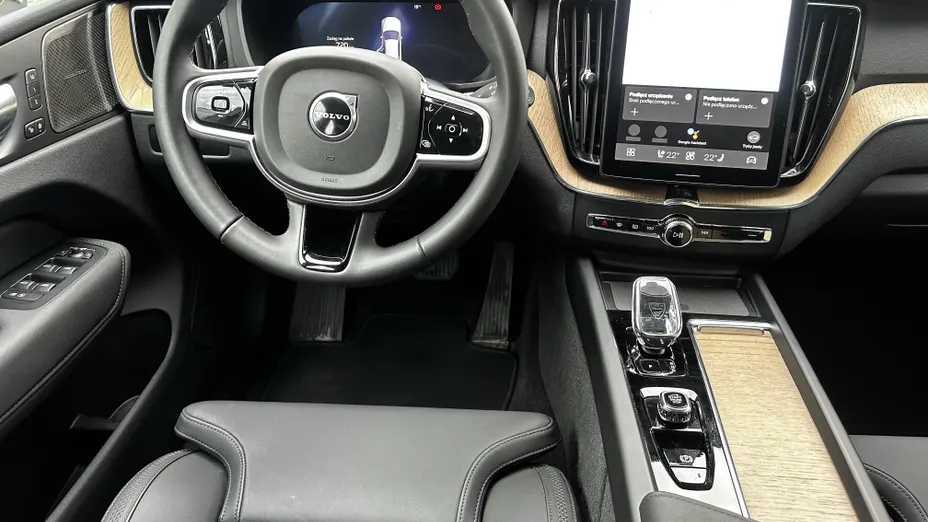 VOLVO XC60 XC60 B5 B AWD Plus Dark aut