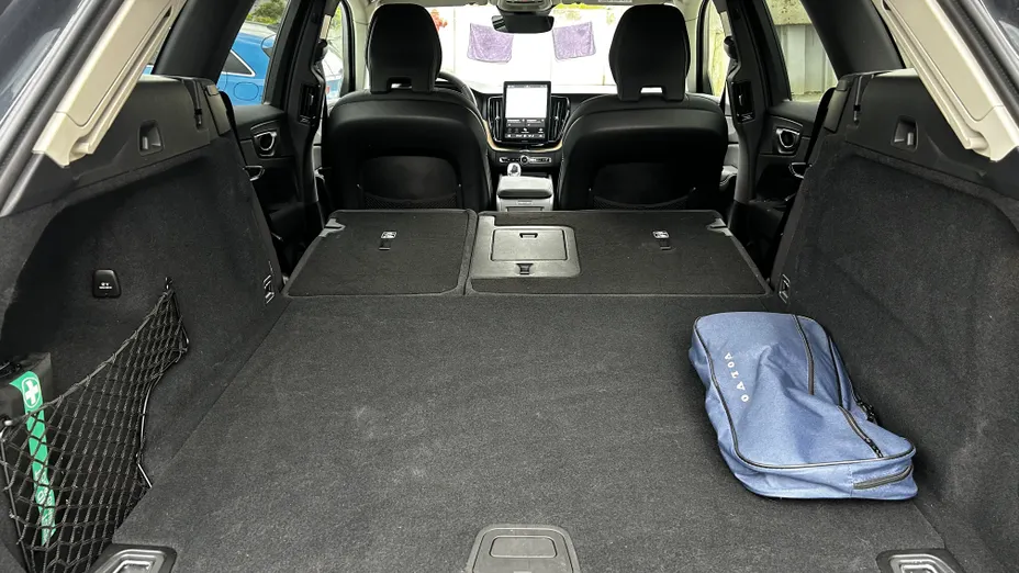 VOLVO XC60 XC60 B5 B AWD Plus Dark aut