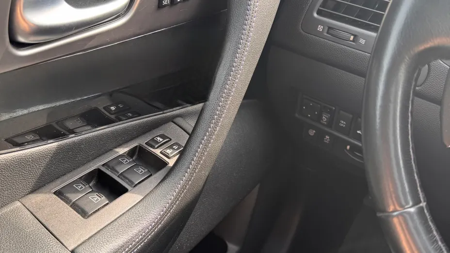 INFINITI QX70 QX70 3.7 S Design