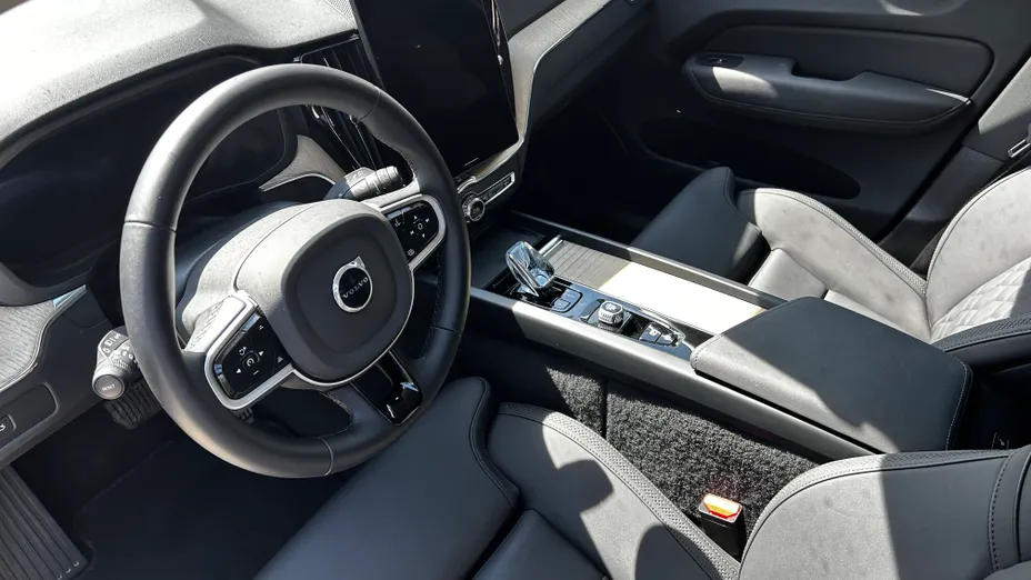 VOLVO XC60 XC60 B5 B AWD Plus Dark aut