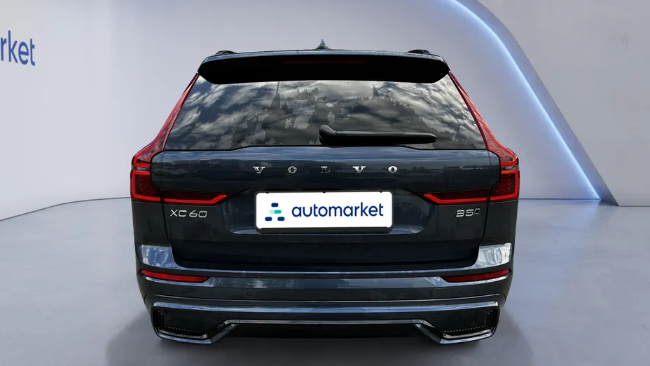 VOLVO XC60 XC60 B5 B AWD Plus Dark aut