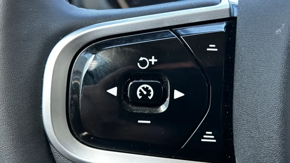 VOLVO XC60 XC60 B5 B AWD Plus Dark aut