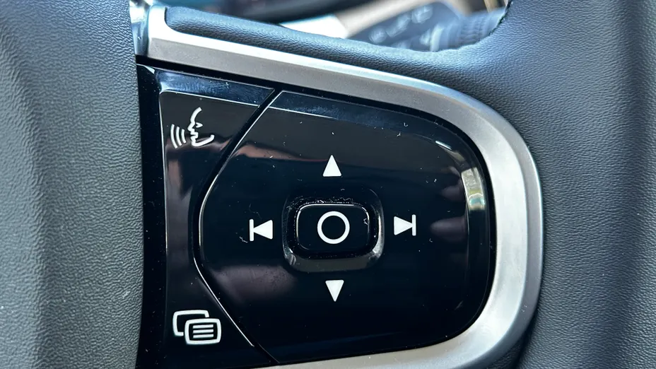 VOLVO XC60 XC60 B5 B AWD Plus Dark aut