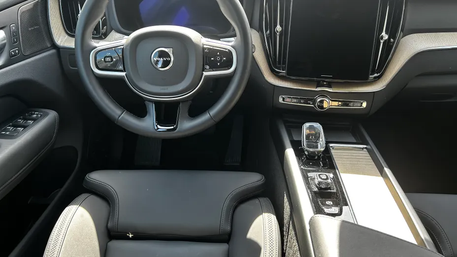 VOLVO XC60 XC60 B5 B AWD Plus Dark aut