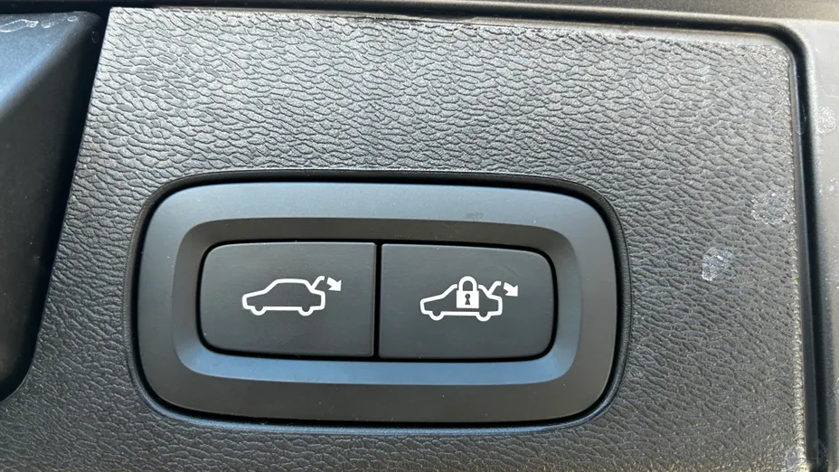 VOLVO XC60 XC60 B5 B AWD Plus Dark aut