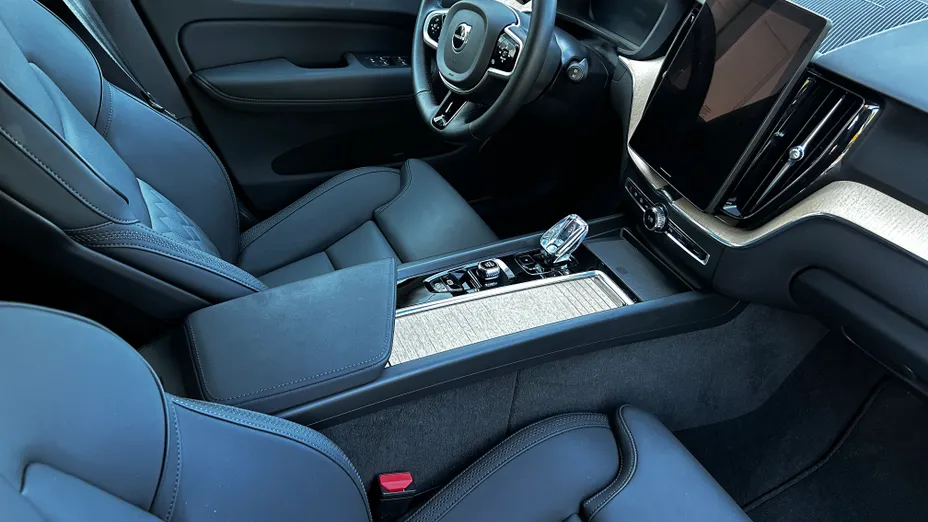 VOLVO XC60 XC60 B5 B AWD Plus Dark aut