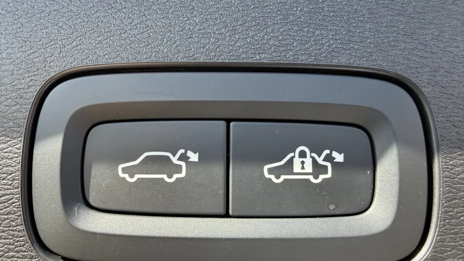 VOLVO V60 V60 B4 B Plus Dark aut