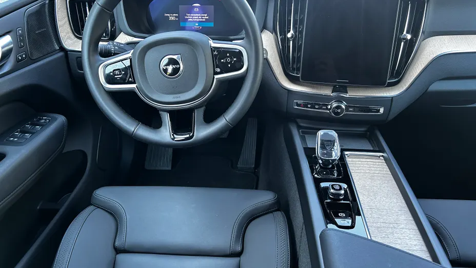 VOLVO XC60 XC60 B5 B AWD Plus Dark aut