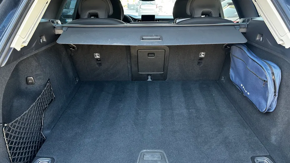 VOLVO XC60 XC60 B5 B AWD Plus Dark aut