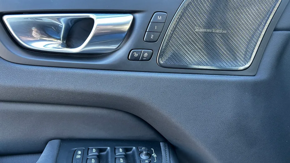 VOLVO XC60 XC60 B5 B AWD Plus Dark aut