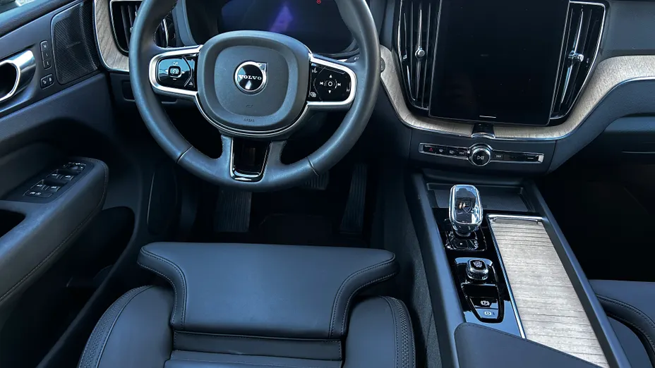 VOLVO XC60 XC60 B5 B AWD Plus Dark aut
