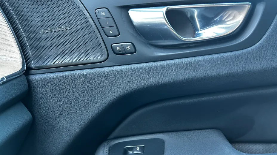 VOLVO XC60 XC60 B5 B AWD Plus Dark aut