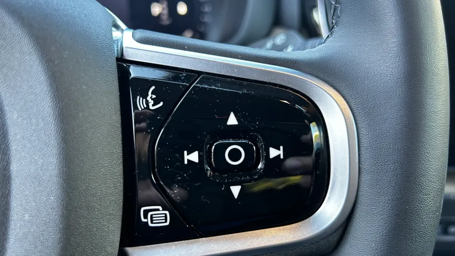 VOLVO XC60 XC60 B5 B AWD Plus Dark aut