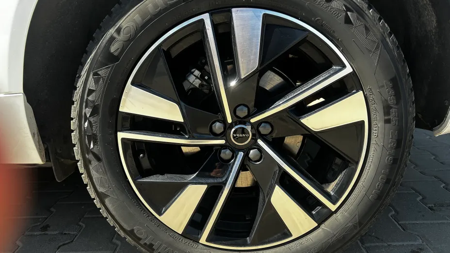 VOLVO XC60 XC60 B5 B AWD Plus Dark aut