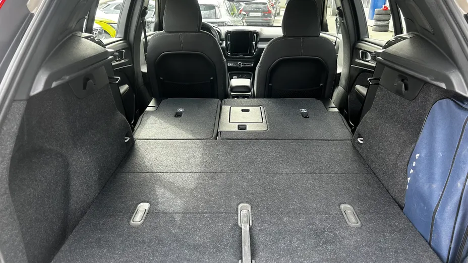 VOLVO XC40 XC40 B3 Plus Dark aut