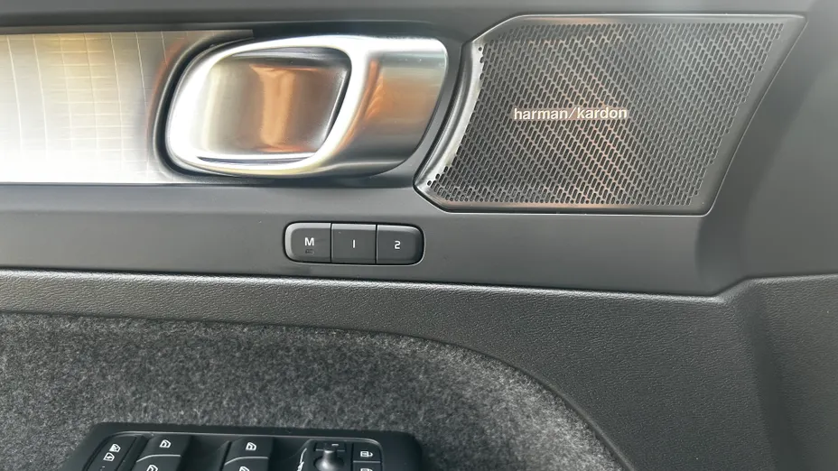 VOLVO XC40 XC40 B3 Plus Dark aut