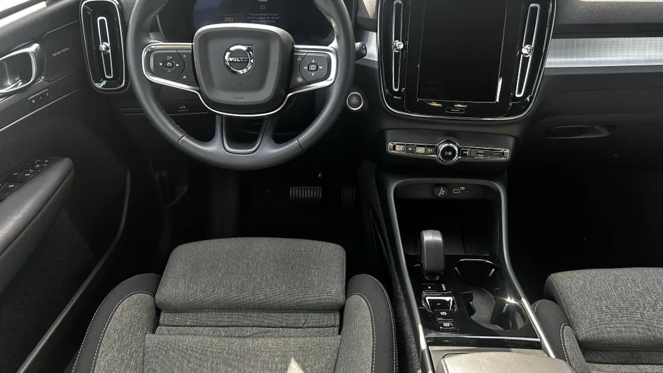 VOLVO XC40 XC40 B3 Plus Dark aut