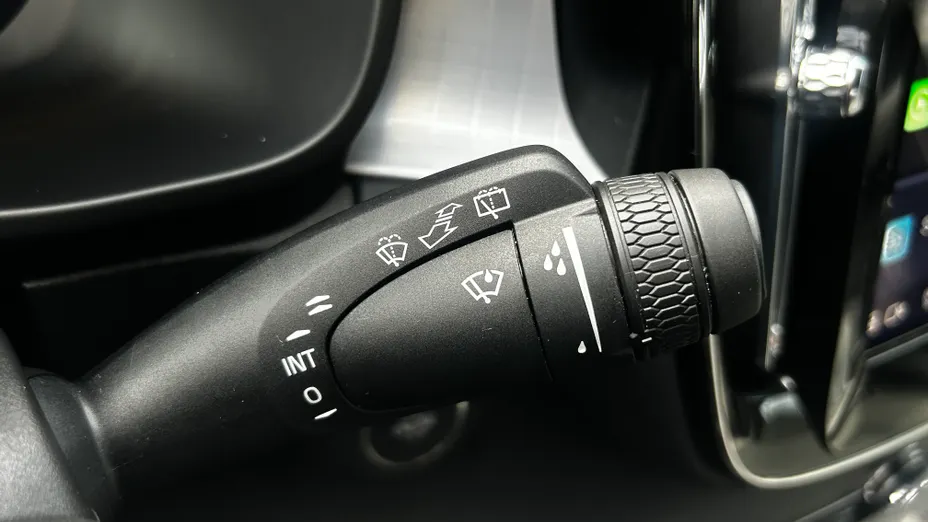 VOLVO XC40 XC40 B3 Plus Dark aut