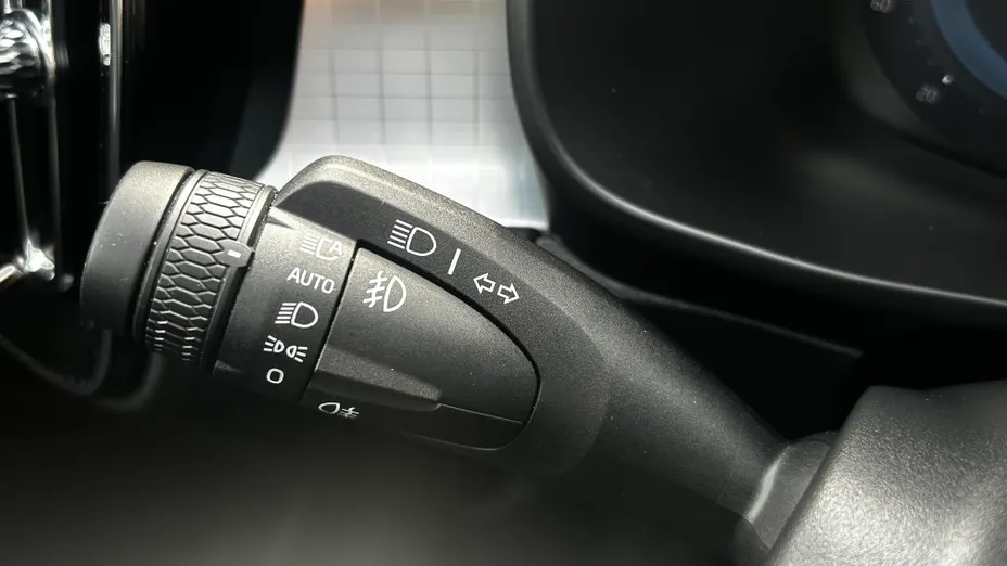VOLVO XC40 XC40 B3 Plus Dark aut