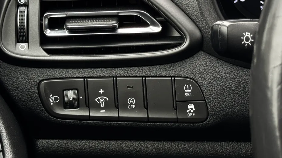 HYUNDAI i30 i30 1.5 DPI Smart