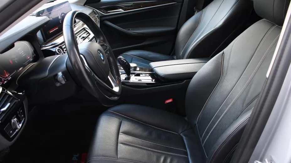 BMW Seria 5 520d xDrive Luxury Line aut