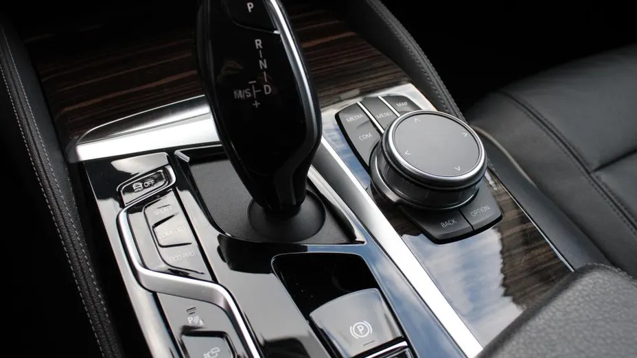 BMW Seria 5 520d xDrive Luxury Line aut