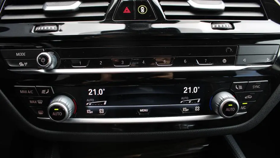 BMW Seria 5 520d xDrive Luxury Line aut