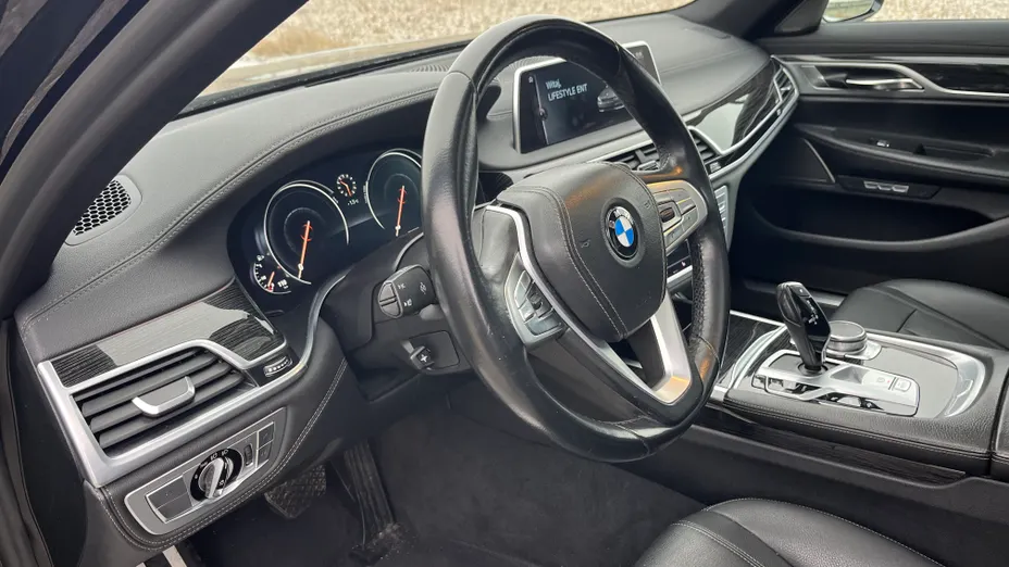 BMW Seria 7 740i L