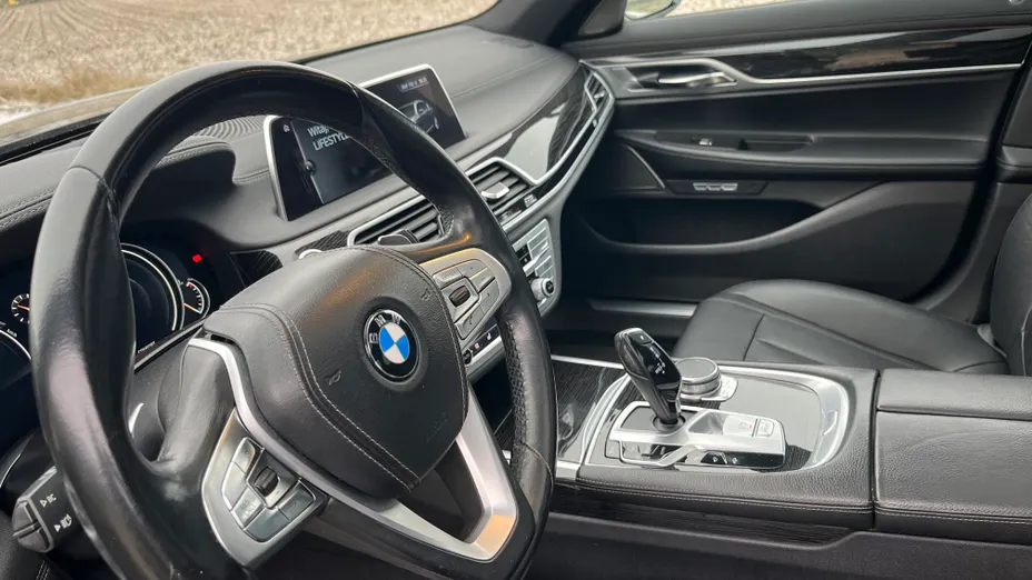 BMW Seria 7 740i L