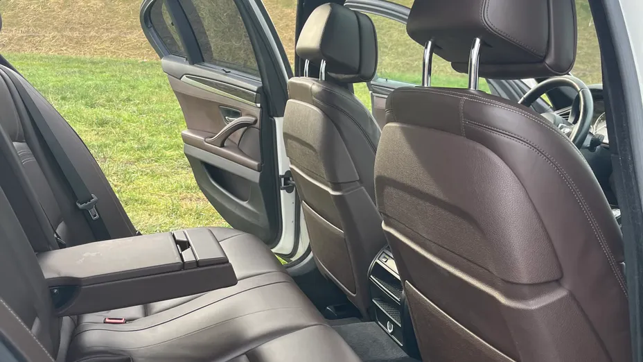 BMW Seria 5 550i xDrive Luxury Line