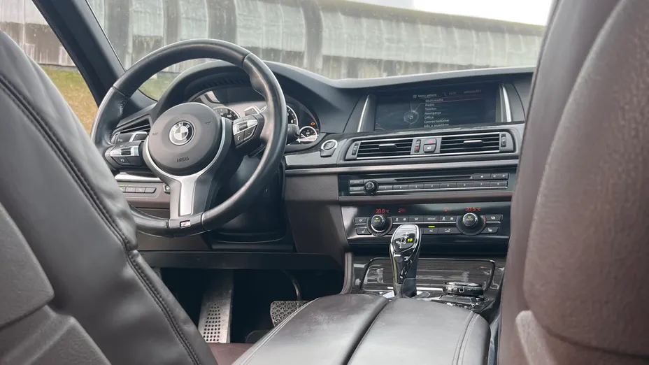 BMW Seria 5 550i xDrive Luxury Line