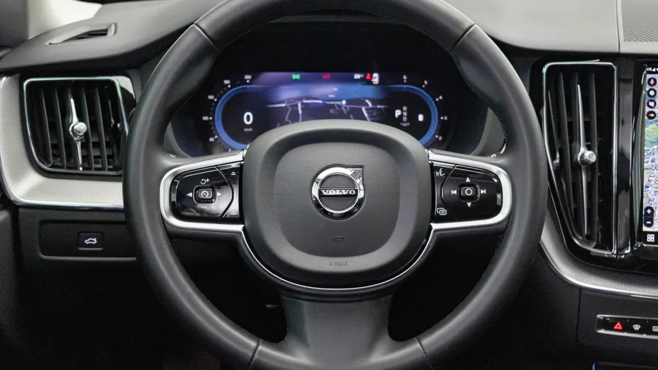 VOLVO XC60 XC60 B4 D AWD Plus Dark aut