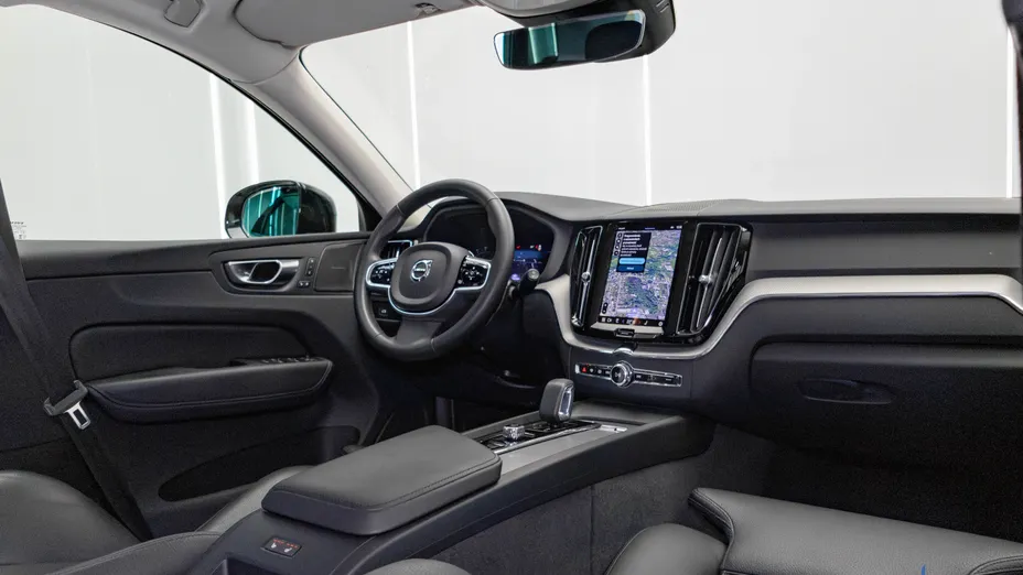VOLVO XC60 XC60 B4 D AWD Plus Dark aut
