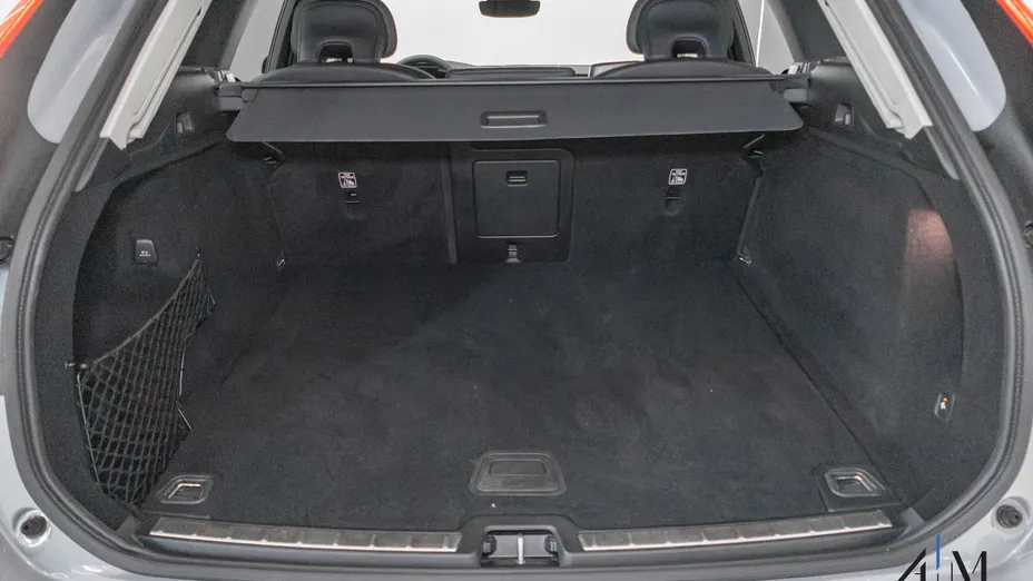 VOLVO XC60 XC60 B4 D AWD Plus Dark aut