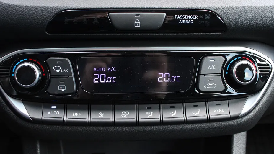 HYUNDAI i30 i30 1.5 T-GDI 48V Smart