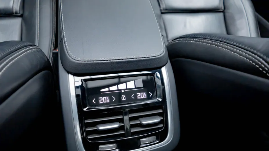 VOLVO XC90 XC90 T8 AWD Plug-In Hybrid R-Design 7os aut